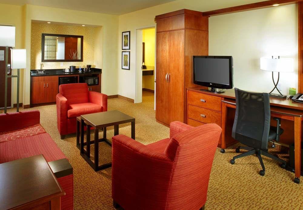 Courtyard By Marriott Pittsburgh Washington Meadow Lands Hotel Exterior photo