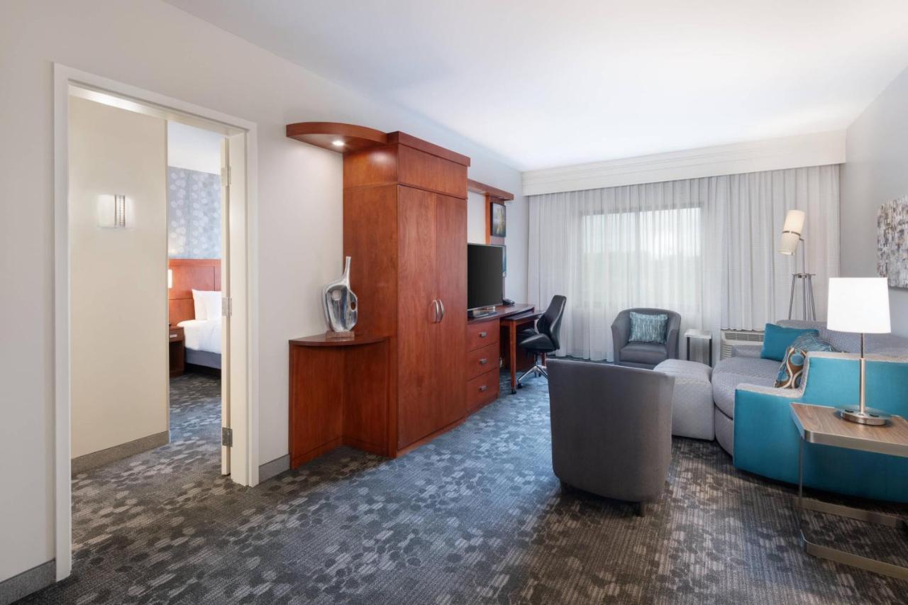 Courtyard By Marriott Pittsburgh Washington Meadow Lands Hotel Exterior photo