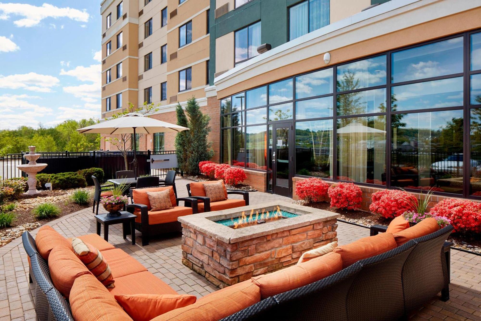 Courtyard By Marriott Pittsburgh Washington Meadow Lands Hotel Exterior photo