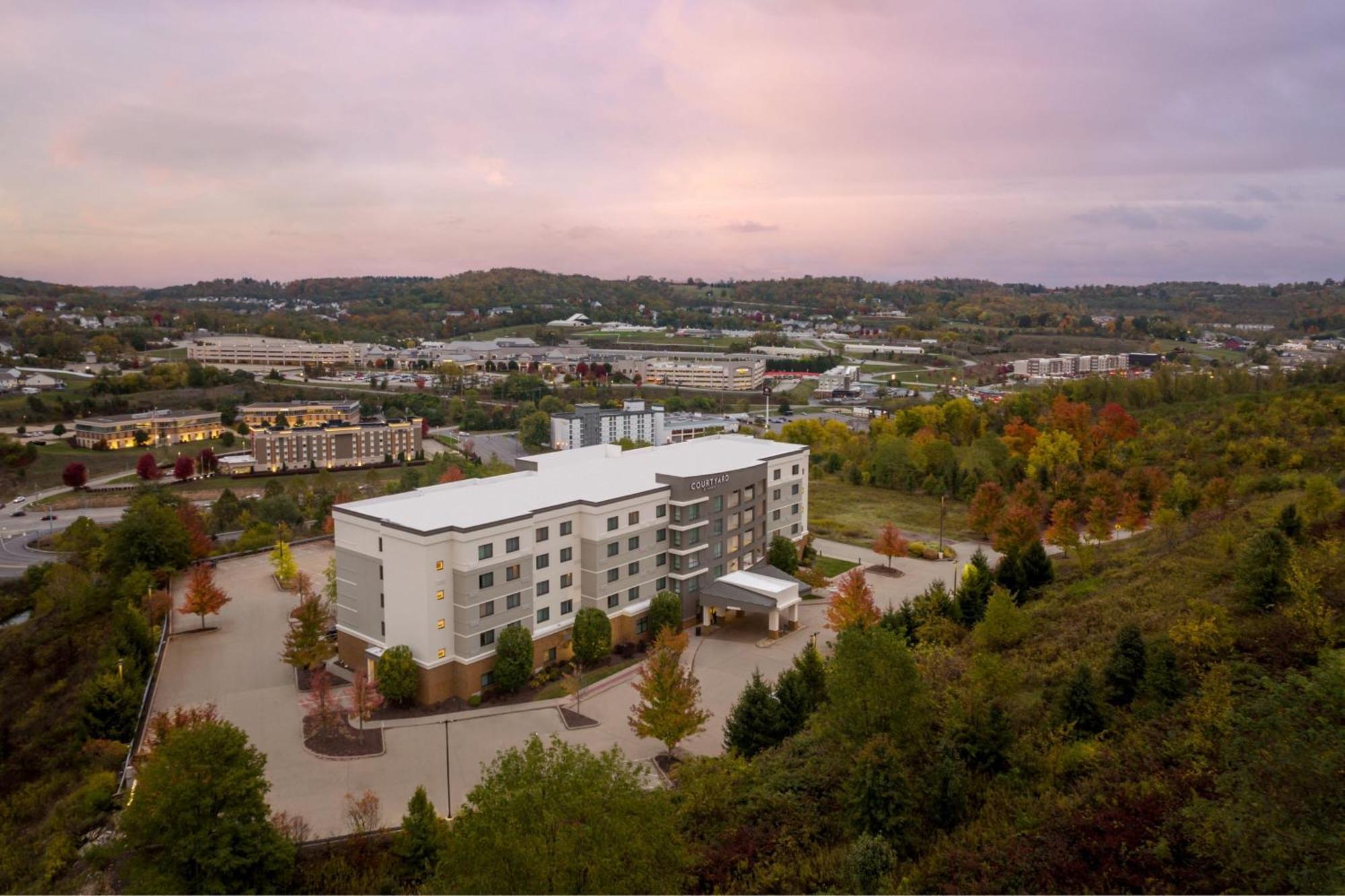Courtyard By Marriott Pittsburgh Washington Meadow Lands Hotel Exterior photo