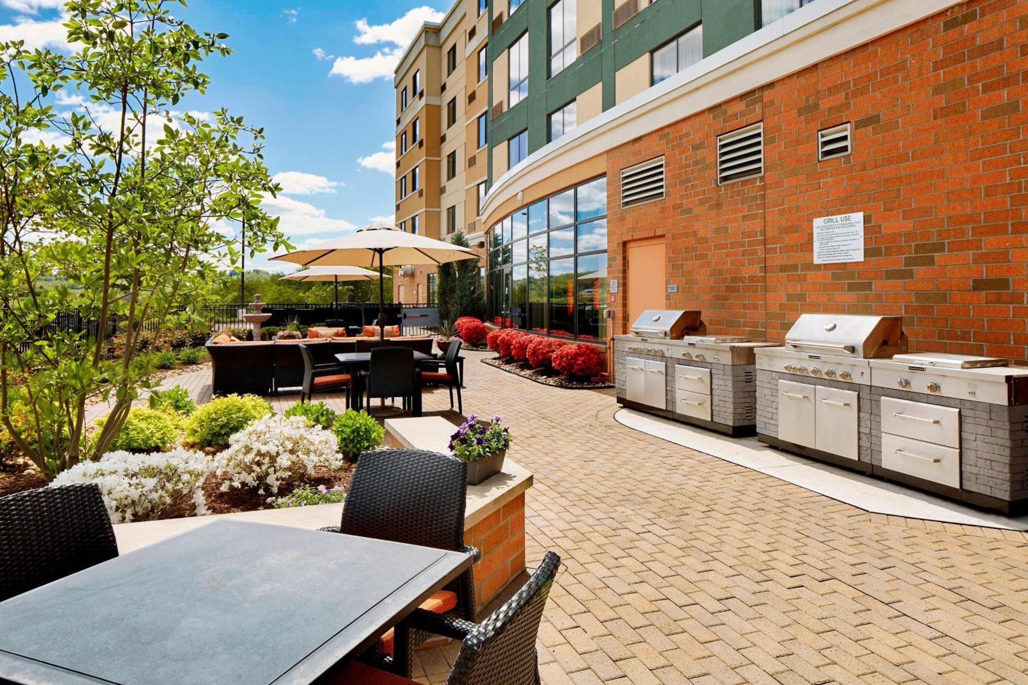 Courtyard By Marriott Pittsburgh Washington Meadow Lands Hotel Exterior photo